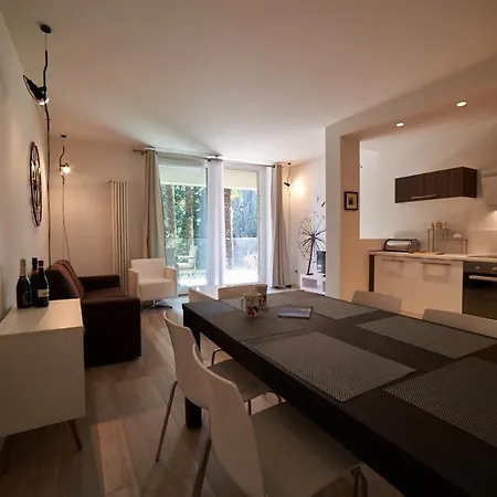 Minnie Apartment Gardone Riviera