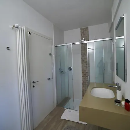 Minnie Apartment Gardone Riviera